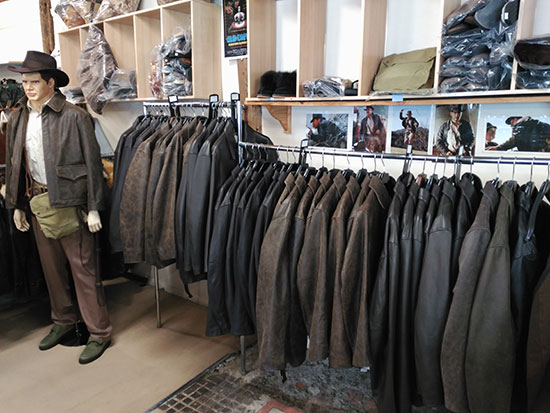 cazadoras de indy en wested