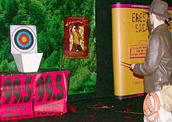 JonAs lanzando los cuchillos asesinos